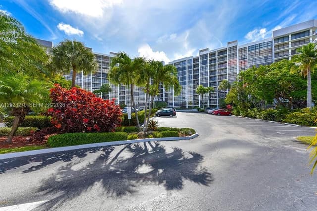 600 Parkview Dr # 829, Hallandale Beach FL 33009 - Hallandale Beach, FL - Photo 3
