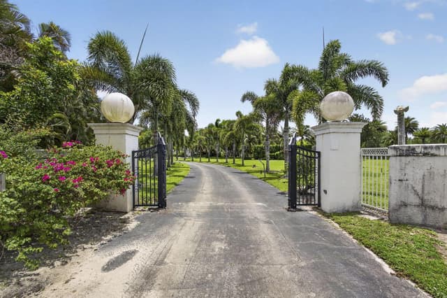 1030 Arabian Drive, Loxahatchee FL 33470 - Loxahatchee, FL - Photo 4