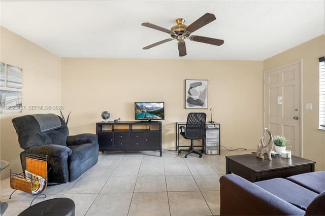 160 NE 8th Avenue # 21A, Hallandale Beach FL 33009 - Hallandale Beach, FL - Photo 7