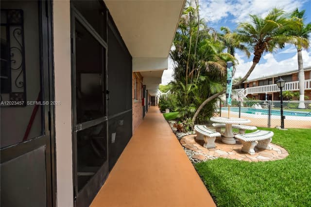 160 NE 8th Avenue # 21A, Hallandale Beach FL 33009 - Hallandale Beach, FL - Photo 3