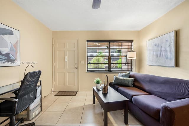 160 NE 8th Avenue # 21A, Hallandale Beach FL 33009 - Hallandale Beach, FL - Photo 5
