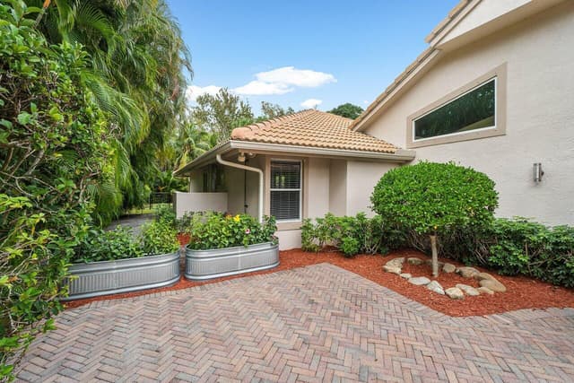 45 Dunbar Road, Palm Beach Gardens FL 33418 - Palm Beach Gardens, FL - Photo 2