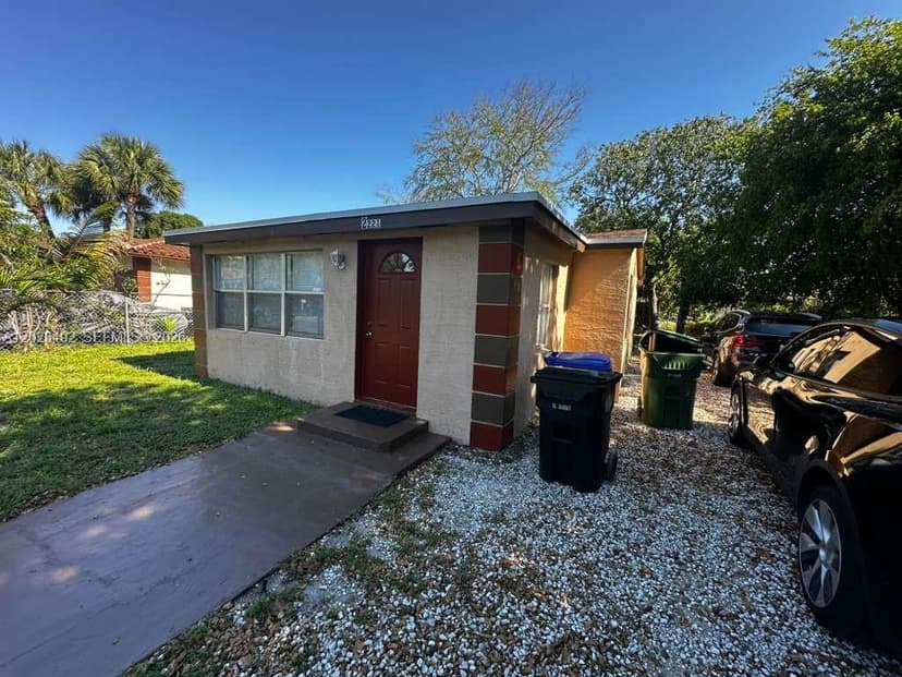 2221 NW 6th Ct, Fort Lauderdale FL 33311