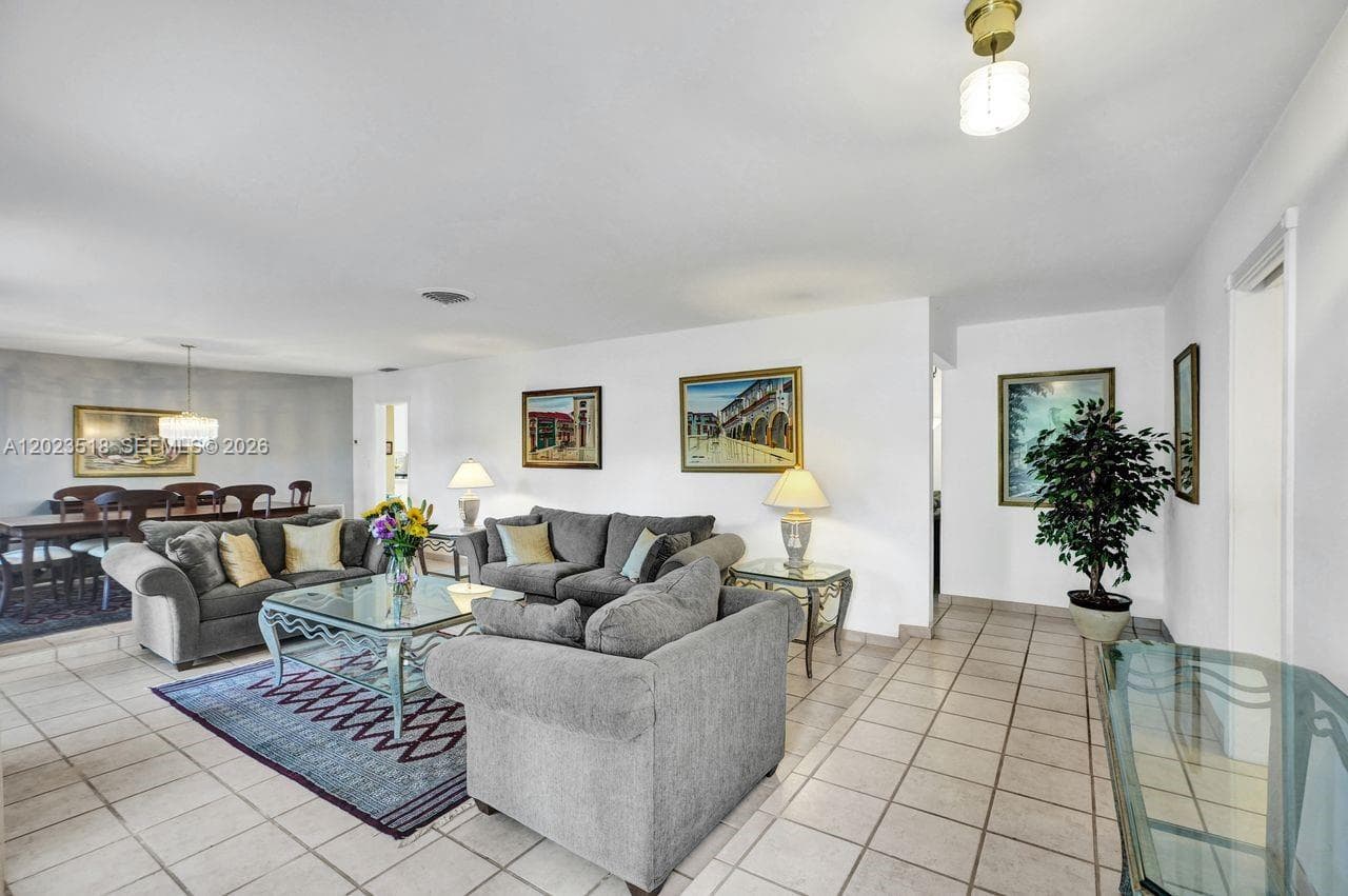 8521 SW 86th Ct, Miami FL 33143