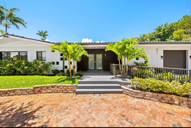 2811 NE 53rd Court, Lighthouse Point FL 33064 - Lighthouse Point, FL - Photo 2