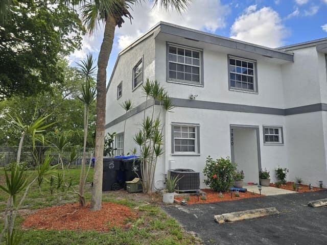 7900 SW 7th Place, North Lauderdale FL 33068 - North Lauderdale, FL - Photo 2