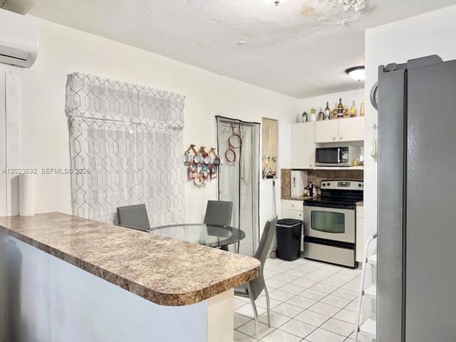 130 NW 16th Ave, Miami FL 33125 - Miami, FL - Photo 5