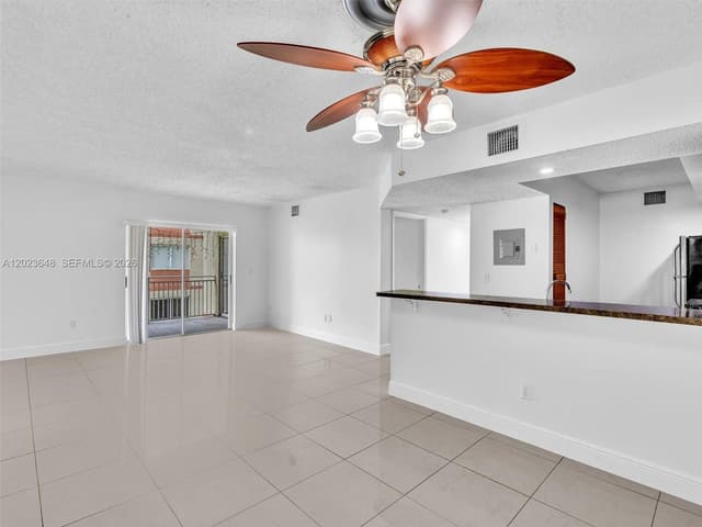 18850 NW 57th Ave # 208, Hialeah FL 33015 - Hialeah, FL - Photo 2
