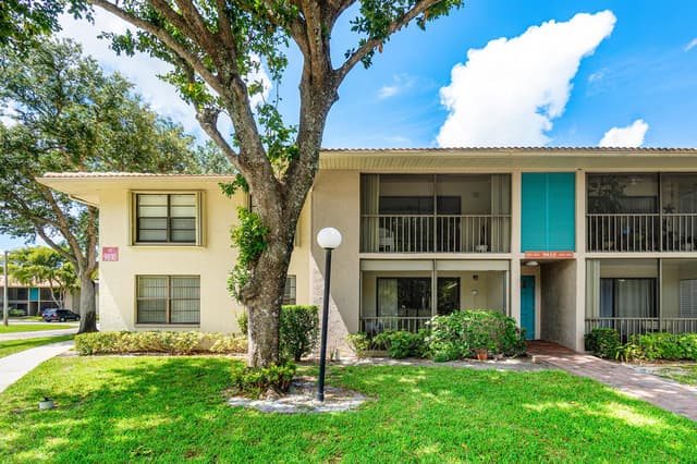 9810 Pineapple Tree Drive # 101, Boynton Beach FL 33436 - Boynton Beach, FL - Photo 2