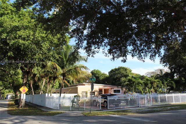 13875 NE 16th Ct, North Miami FL 33181 - North Miami, FL - Photo 2