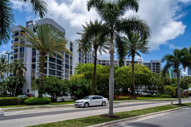 600 SW Parkview Dr # 505, Hallandale Beach FL 33009 - Hallandale Beach, FL - Photo 3