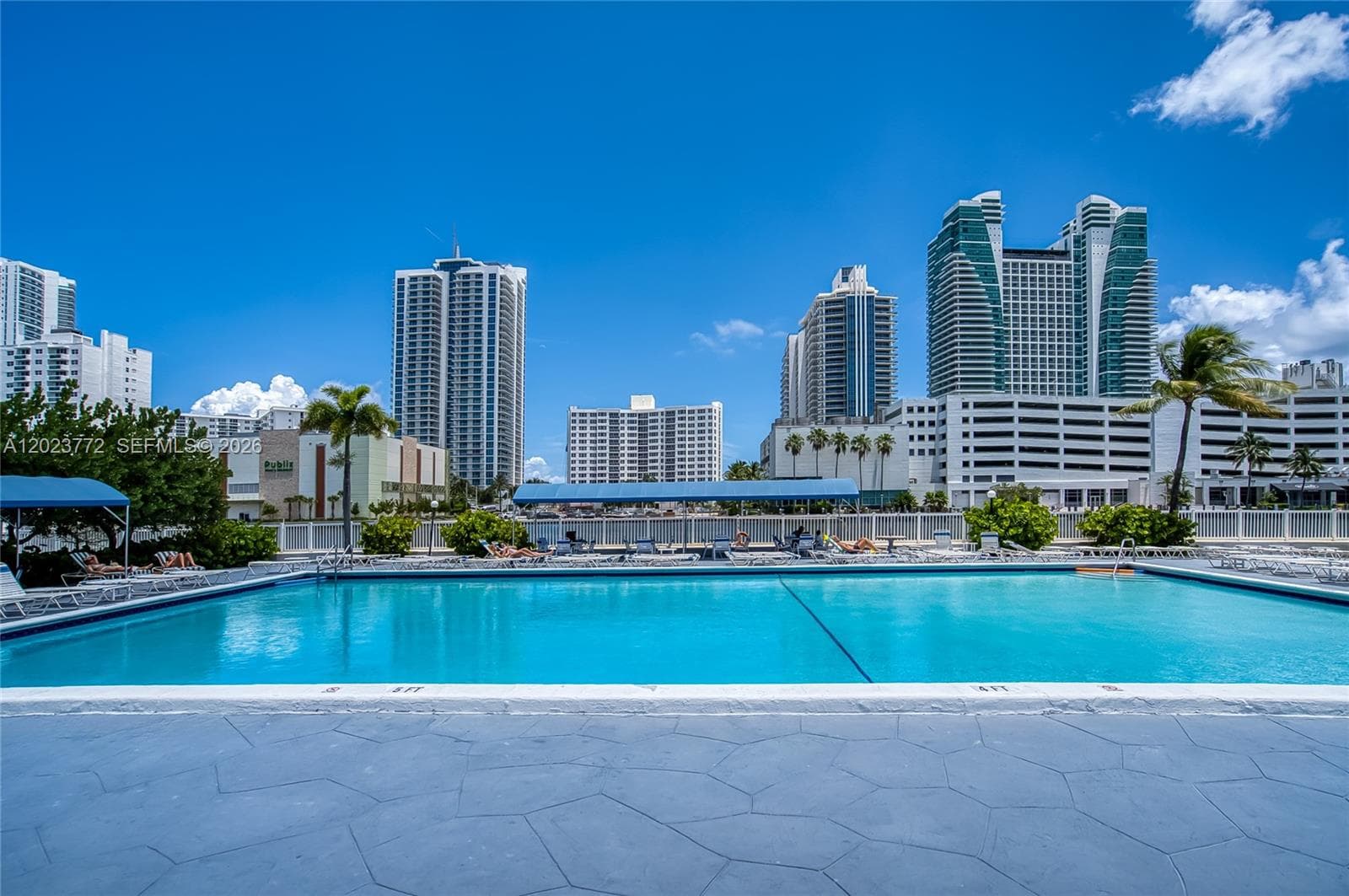 600 SW Parkview Dr # 505, Hallandale Beach FL 33009 - Hallandale Beach, FL - Photo 1
