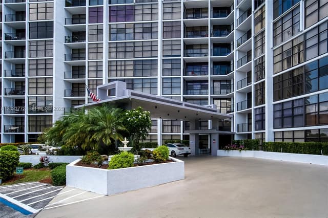600 SW Parkview Dr # 505, Hallandale Beach FL 33009 - Hallandale Beach, FL - Photo 4