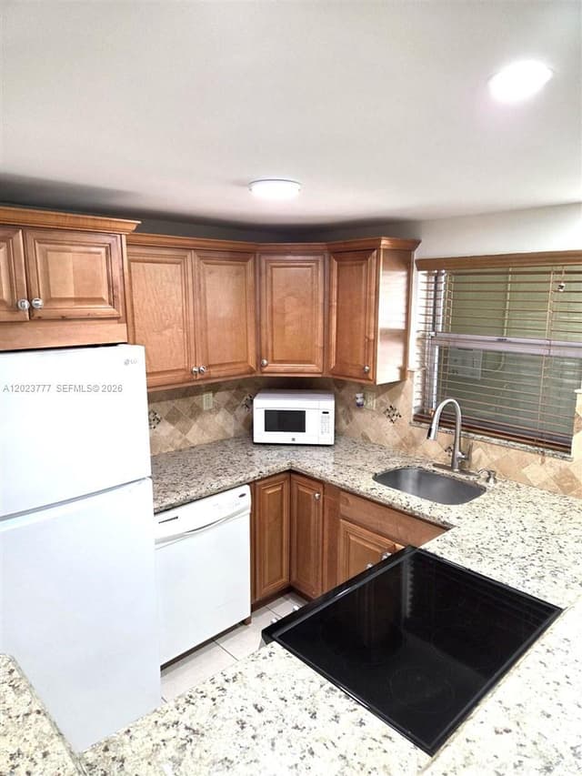 2400 NE 10th St # 104, Pompano Beach FL 33062 - Pompano Beach, FL - Photo 7