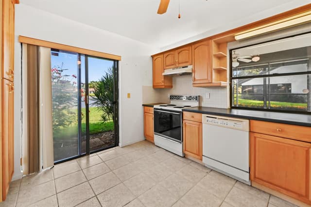 5537 Parkwalk Circle E, Boynton Beach FL 33472 - Boynton Beach, FL - Photo 6