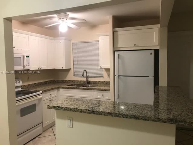 7910 Taft St # 214, Pembroke Pines FL 33024 - Pembroke Pines, FL - Photo 3