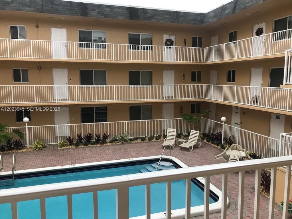 7910 Taft St # 214, Pembroke Pines FL 33024 - Pembroke Pines, FL - Photo 1
