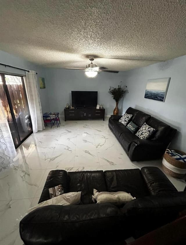 341 Lake Arbor Drive, Palm Springs FL 33461 - Palm Springs, FL - Photo 5