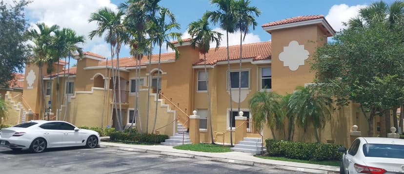 651 NW 79th Avenue Apt 104, Pembroke Pines FL 33024