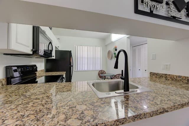 4502 Martinique Way # E1, Coconut Creek FL 33066 - Coconut Creek, FL - Photo 5
