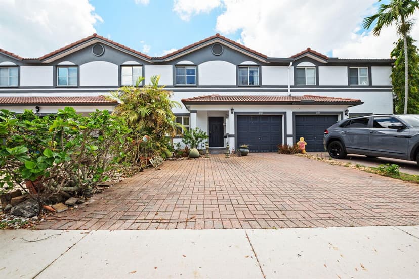 2481 NW 98th Lane, Sunrise FL 33322