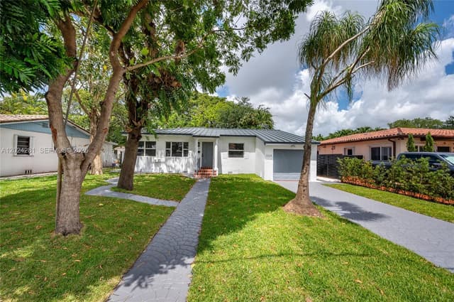 264 Navajo St, Miami Springs FL 33166 - Miami Springs, FL - Photo 2