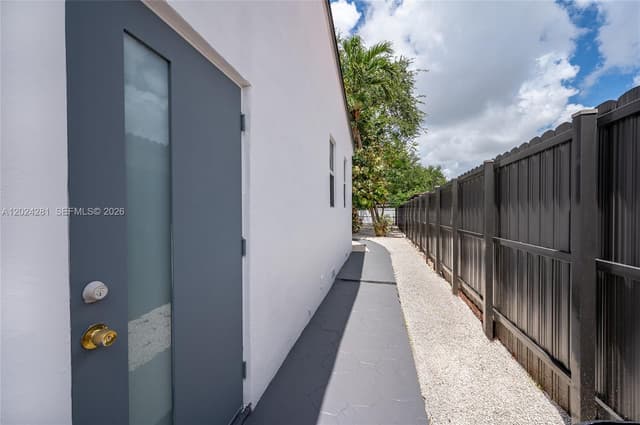 264 Navajo St, Miami Springs FL 33166 - Miami Springs, FL - Photo 6