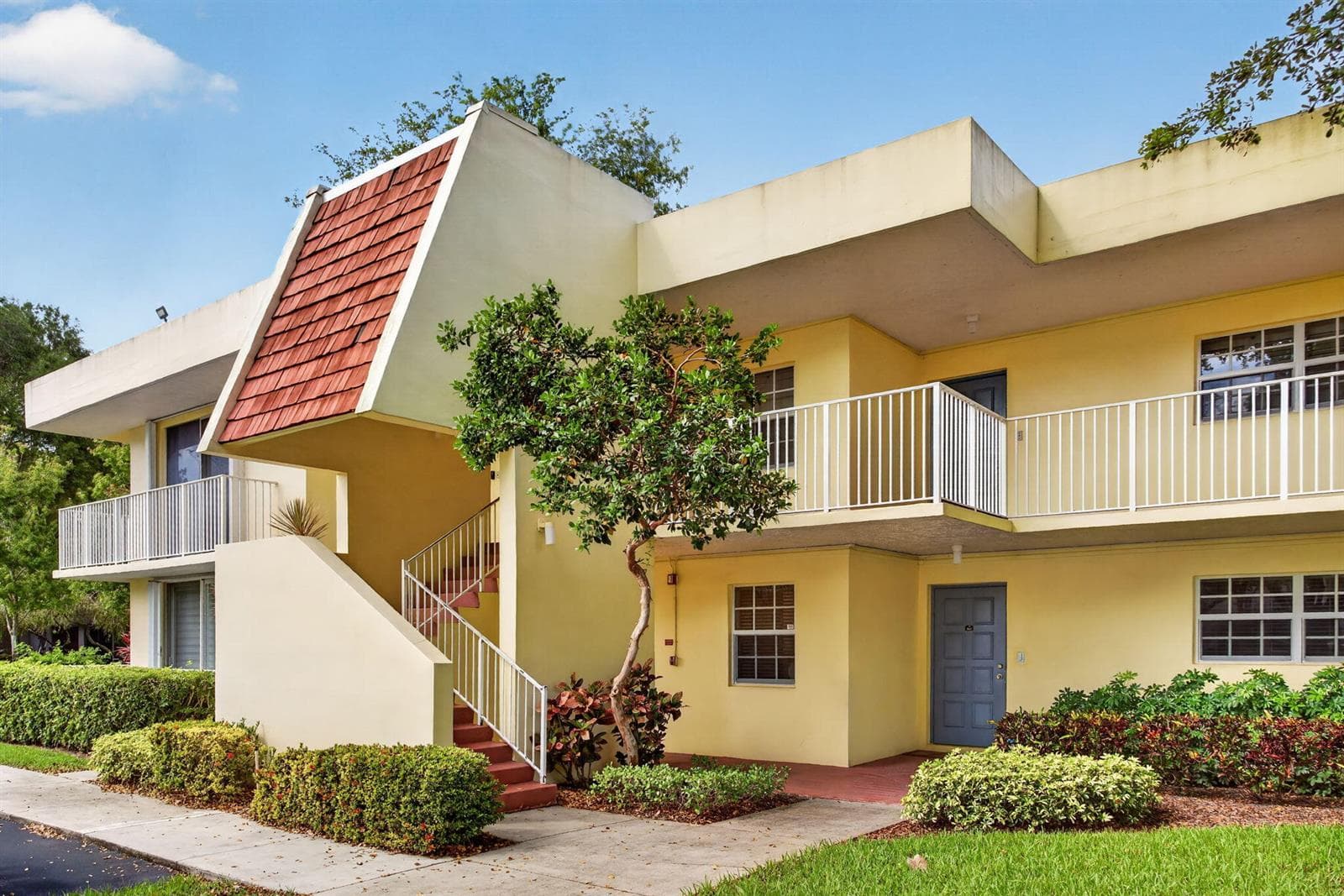 500 Oaks Lane # 111, Pompano Beach FL 33069