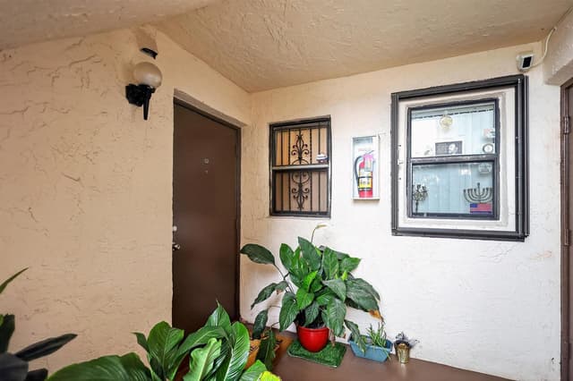 20805 NE 8th Court # 21, Miami FL 33179 - Miami, FL - Photo 2