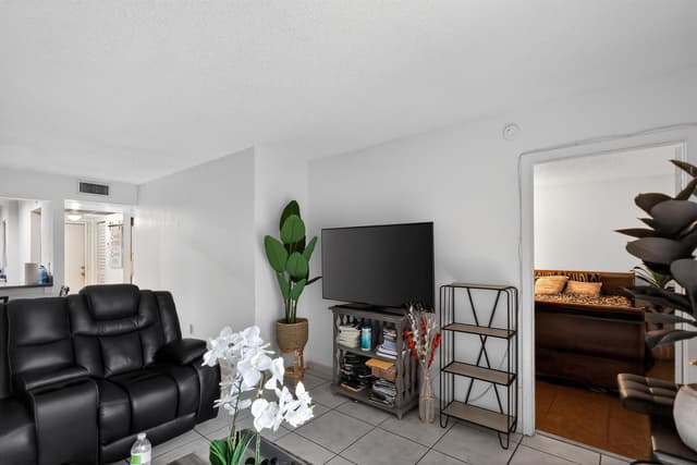 20805 NE 8th Court # 21, Miami FL 33179 - Miami, FL - Photo 3