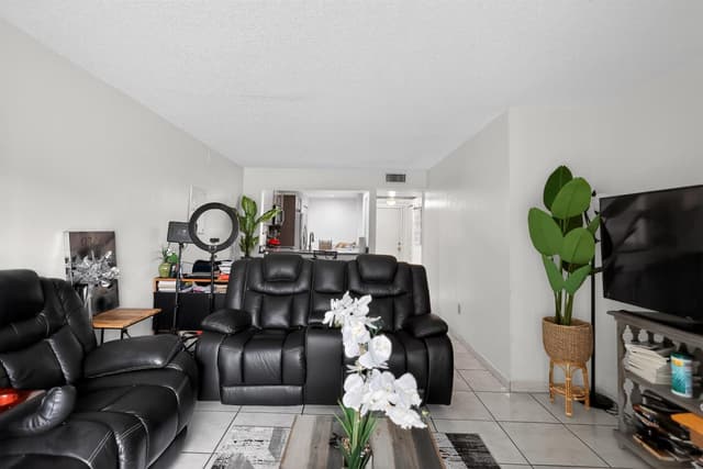 20805 NE 8th Court # 21, Miami FL 33179 - Miami, FL - Photo 4