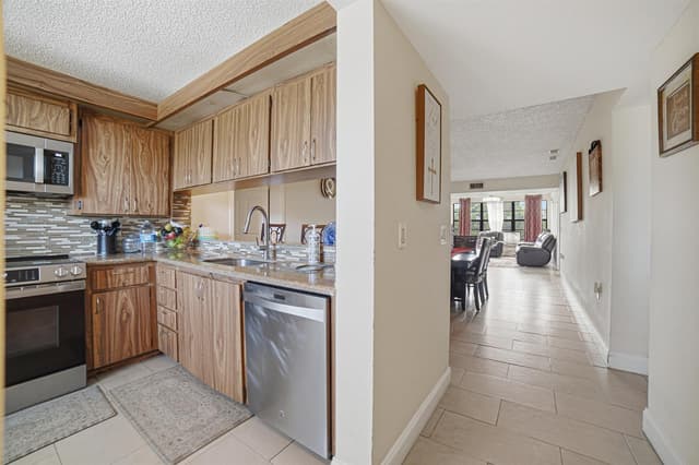 3515 Village Boulevard # 304, West Palm Beach FL 33409 - West Palm Beach, FL - Photo 4