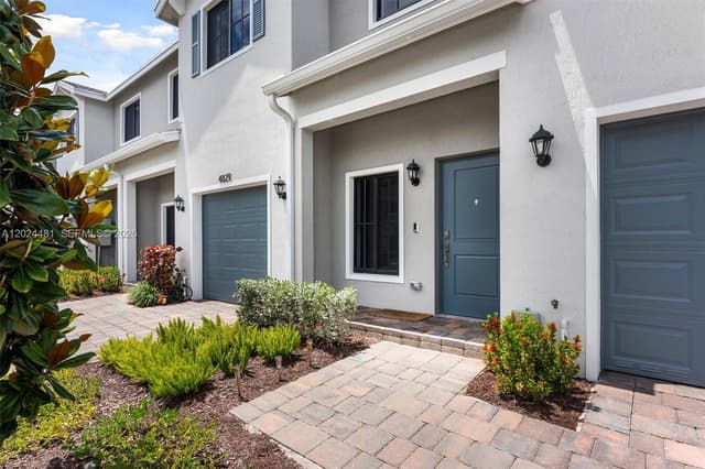 4825 Dillion St, Lake Worth FL 33463 - Lake Worth, FL - Photo 3
