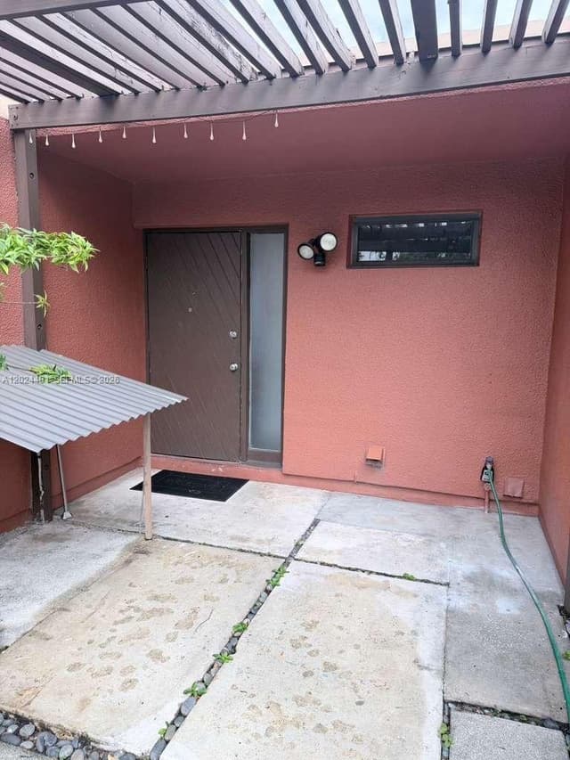 10343 Greenhouse Rd, Pembroke Pines FL 33026 - Pembroke Pines, FL - Photo 3