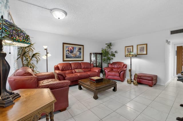 502 Normandy K, Delray Beach FL 33484 - Delray Beach, FL - Photo 2