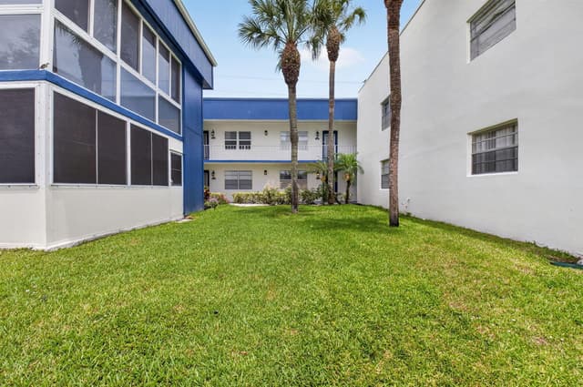 502 Normandy K, Delray Beach FL 33484 - Delray Beach, FL - Photo 7