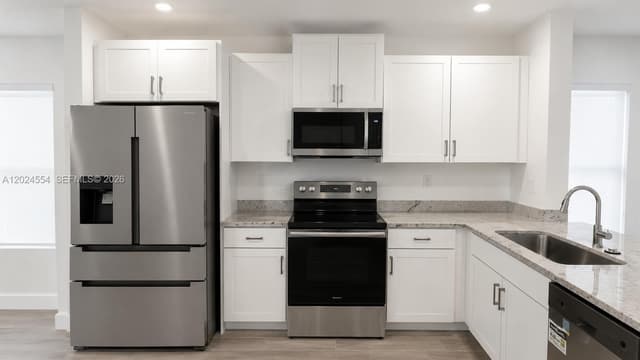 619 NE 4th St, Florida City FL 33034 - Florida City, FL - Photo 2