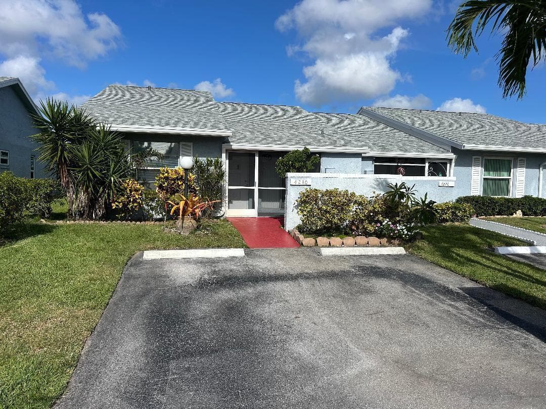 4210 Lucerne Villas Lane, Lake Worth FL 33467
