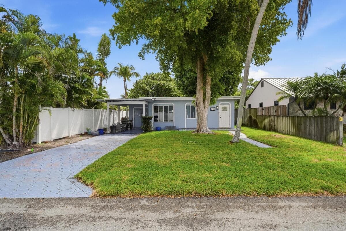 712 NE 10th Avenue, Pompano Beach FL 33060 - Pompano Beach, FL - Photo 1