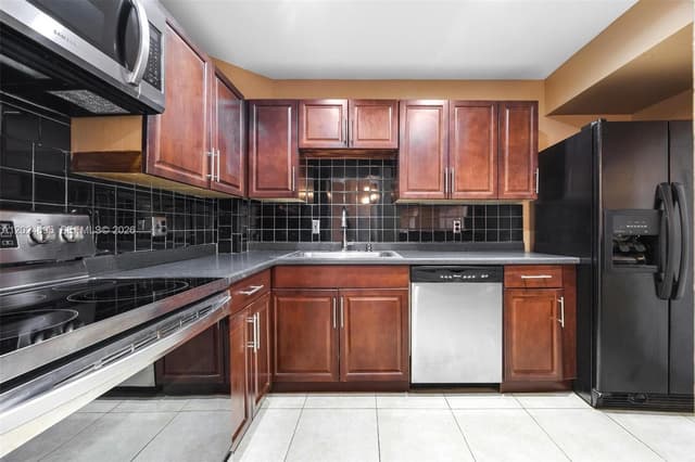 4350 Hillcrest Dr # 1016, Hollywood FL 33021 - Hollywood, FL - Photo 2