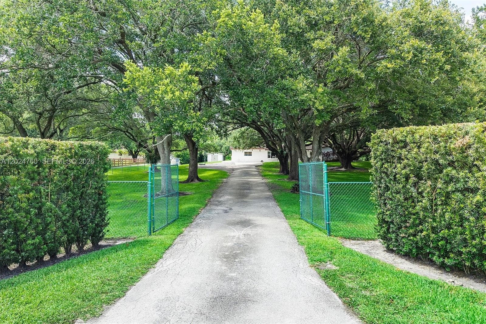 13821 Mustang Trl, Southwest Ranches FL 33330