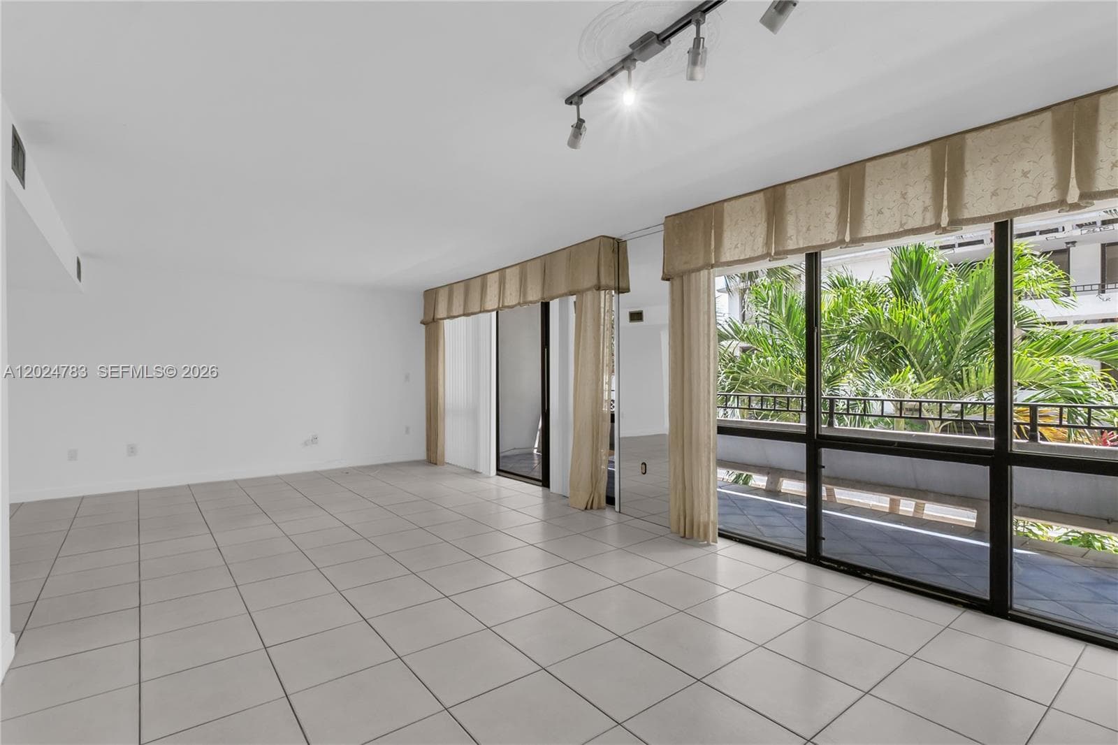 13951 Kendale Lakes Cir # 208A, Miami FL 33183 - Miami, FL - Photo 1