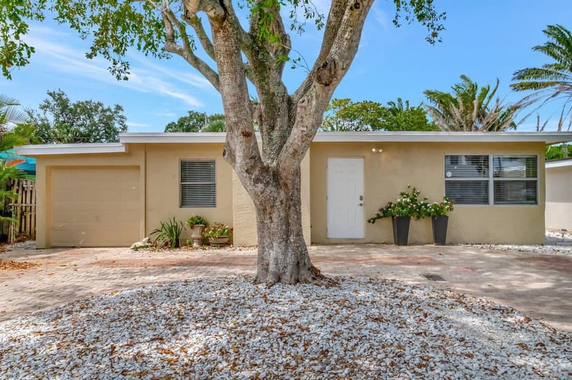 125 E Hart Street, Lantana FL 33462