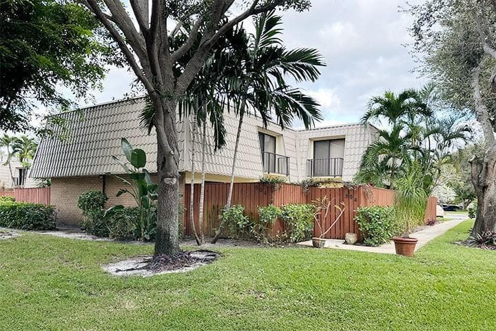 1700 Embassy Drive # 504, West Palm Beach FL 33401
