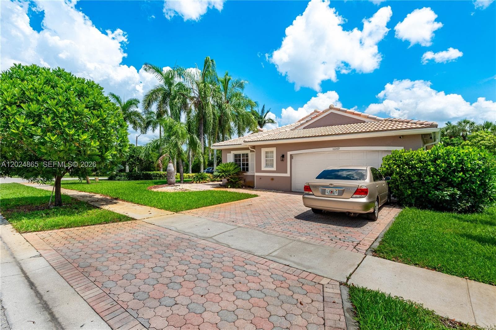 16269 SW 6th St, Pembroke Pines FL 33027