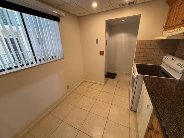 5340 Las Verdes Circle # 222, Delray Beach FL 33484 - Delray Beach, FL - Photo 7