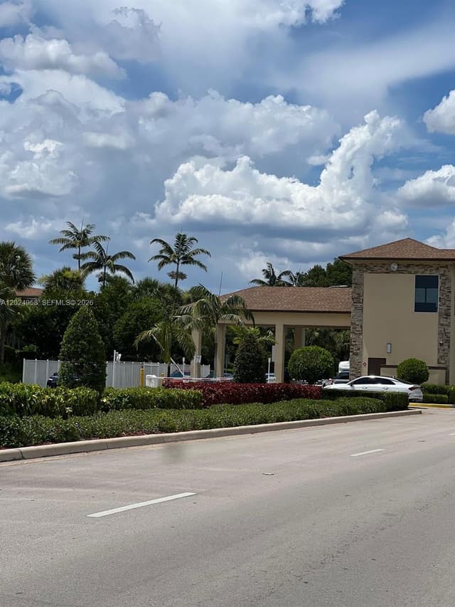 1400 SW 124th Ter # 109Q, Pembroke Pines FL 33027 - Pembroke Pines, FL - Photo 2