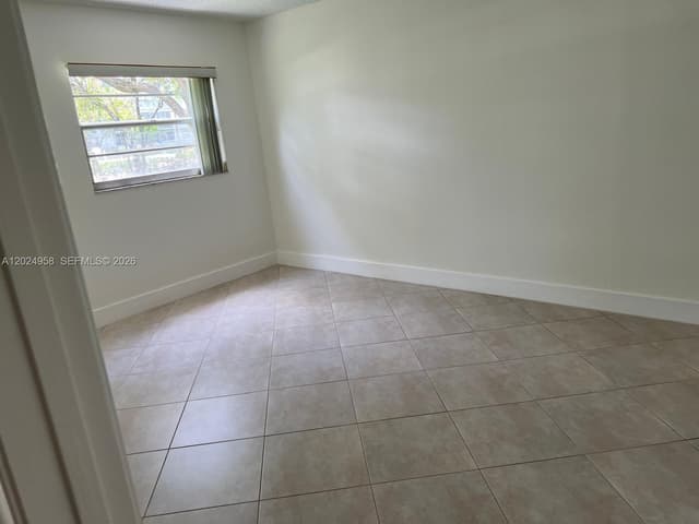 1400 SW 124th Ter # 109Q, Pembroke Pines FL 33027 - Pembroke Pines, FL - Photo 4