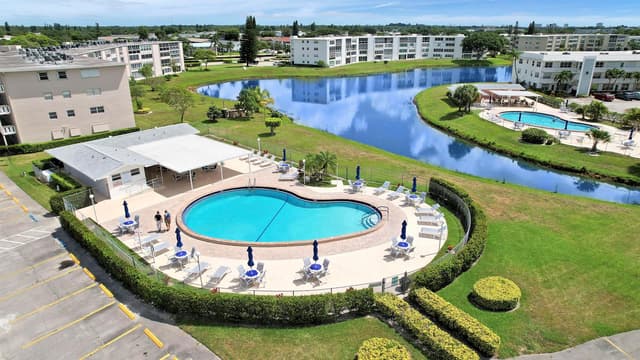 210 Wellington E, West Palm Beach FL 33417 - West Palm Beach, FL - Photo 2
