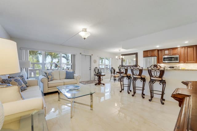 210 Wellington E, West Palm Beach FL 33417 - West Palm Beach, FL - Photo 6